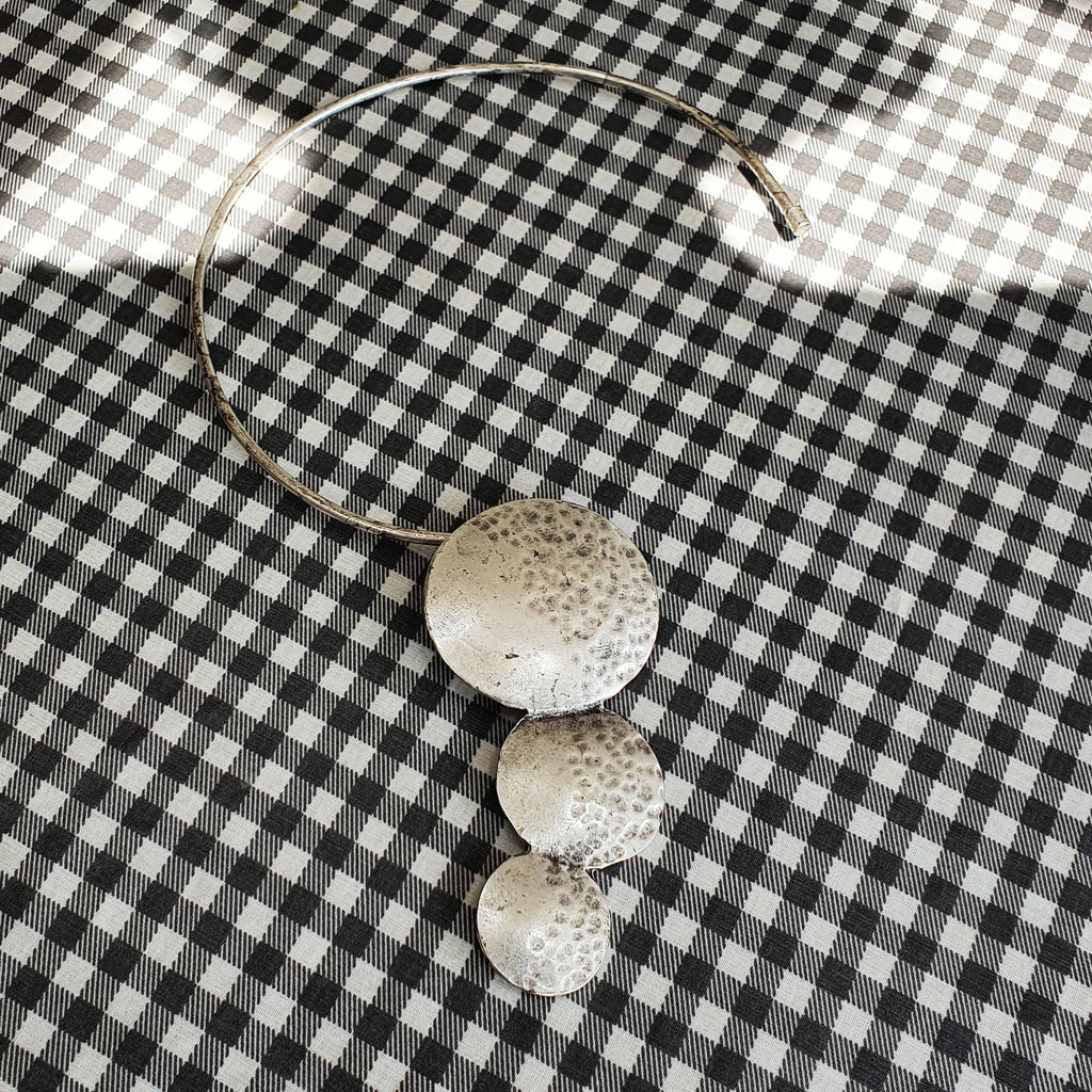 Silver modernist choker necklace, abstract hammered disc sculptural collar