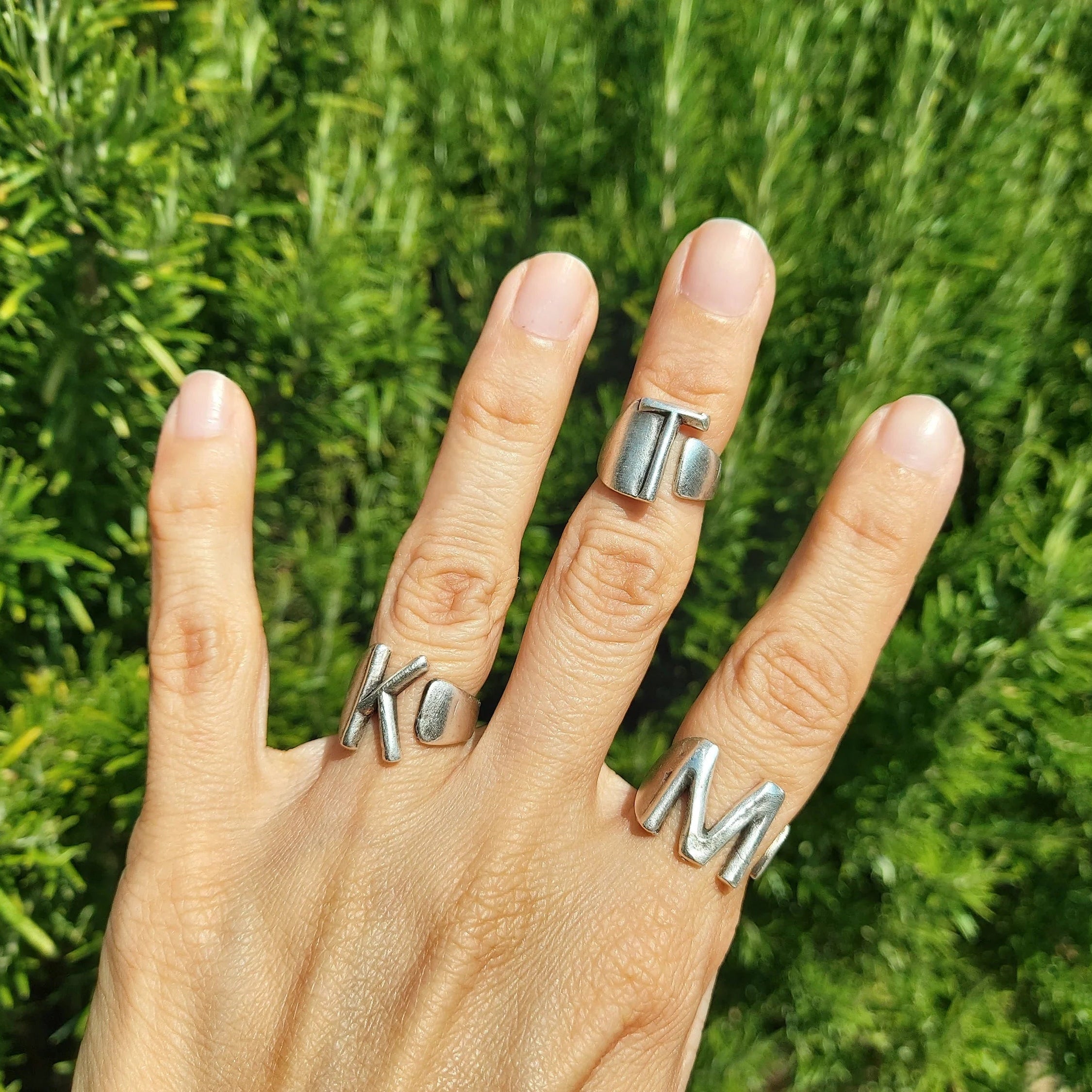 Initial knuckle ring, personalised letter adjustable midi sculptural silver
